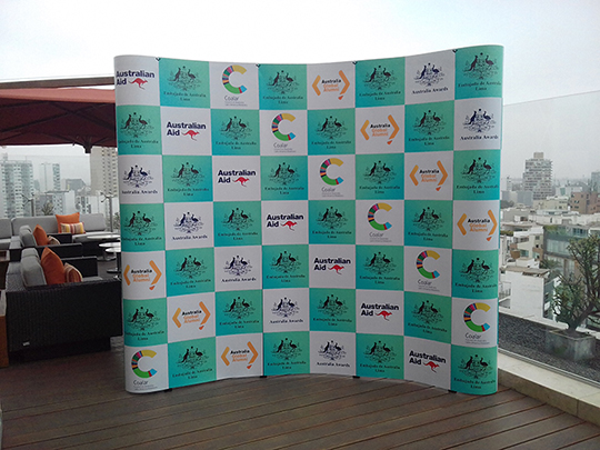 Estilos Banner - Backing wall curvo importado